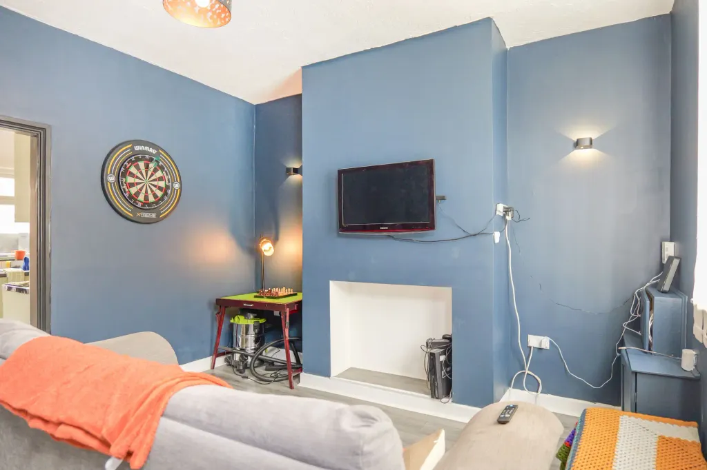 Property photo 3 of 13 Lounge 1