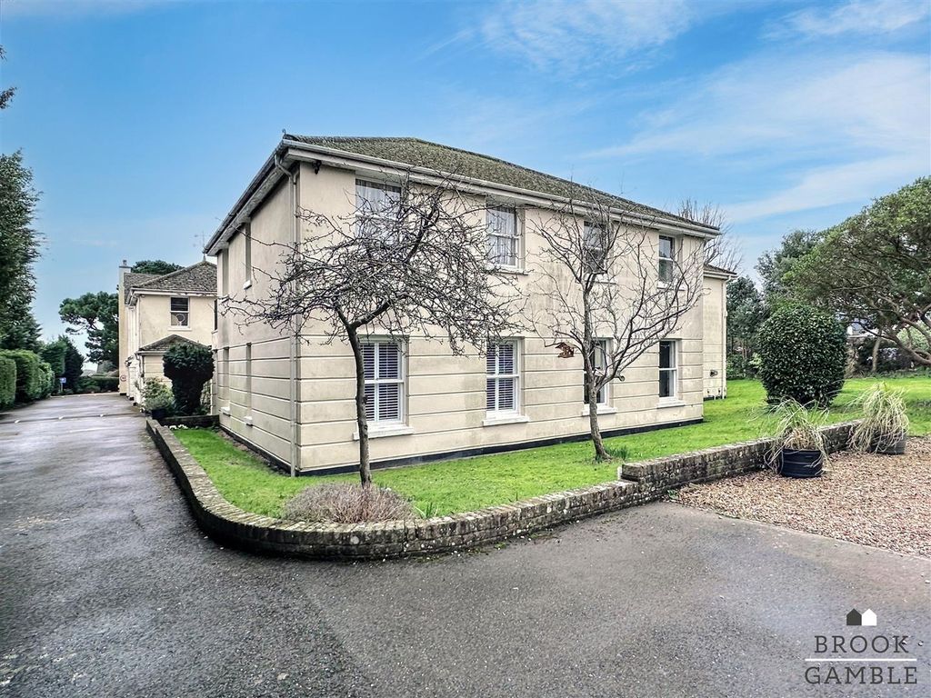 Property photo 1 of 18 01323 438506