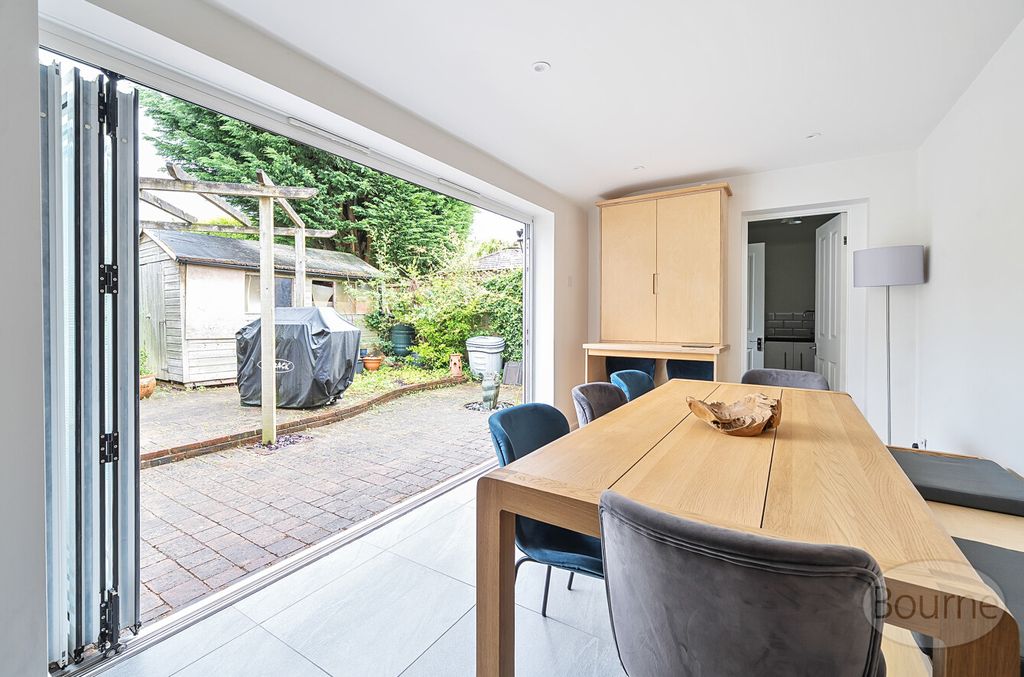 Property photo 3 of 24 Bd013Af4-Ccbe-4F5...
