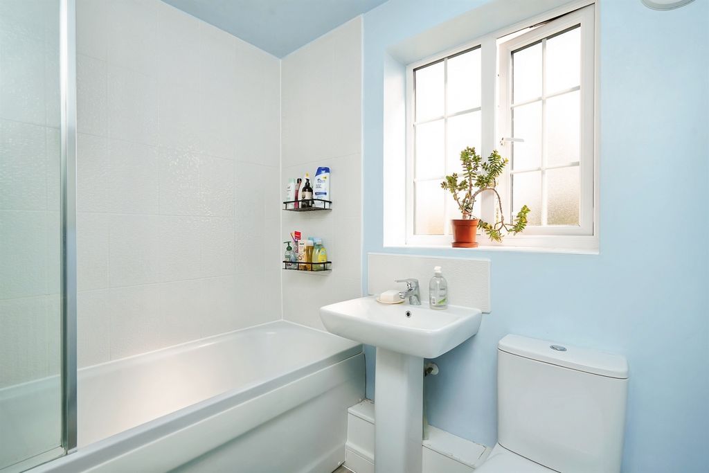 Additional image 9 of 2 bed flat for saleFalcon Drive, Didcot OX11