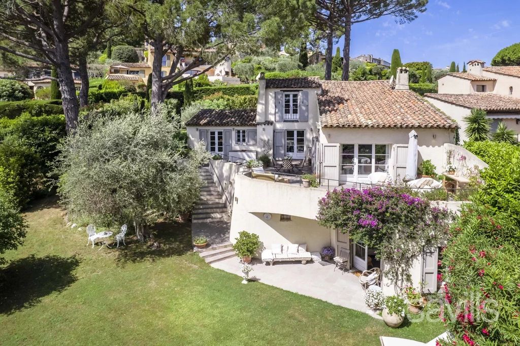 Property photo 1 of 8 Elegant Property In A Sought-After Private Estate