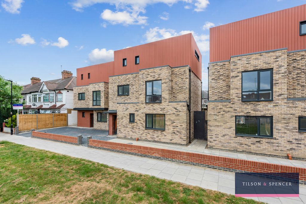 Property photo 1 of 16 External