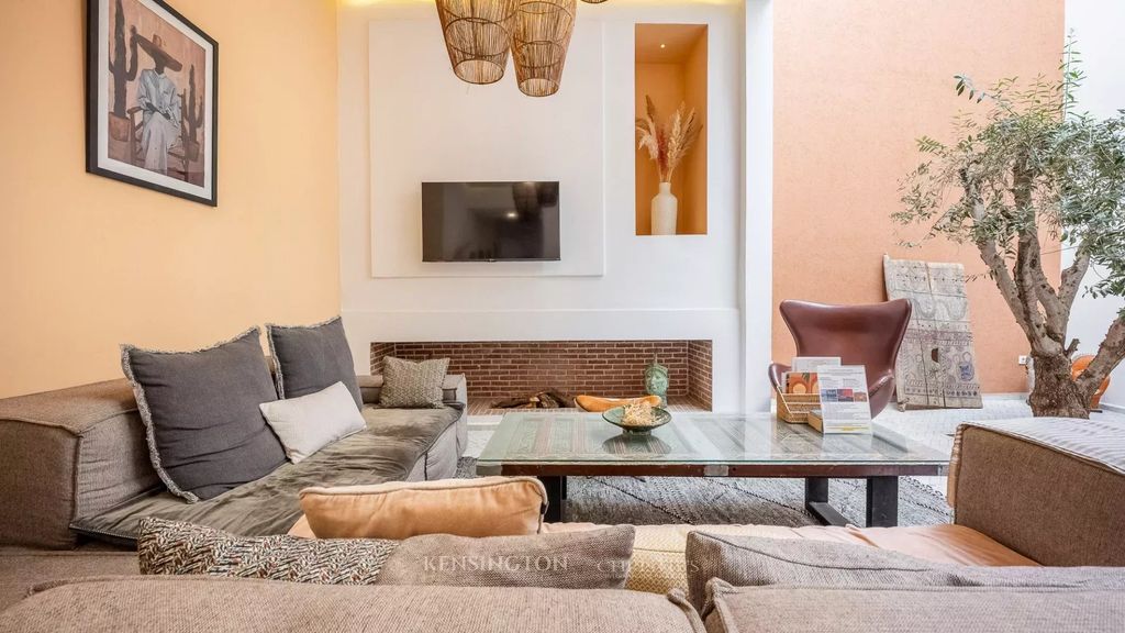 Property photo 2 of 33