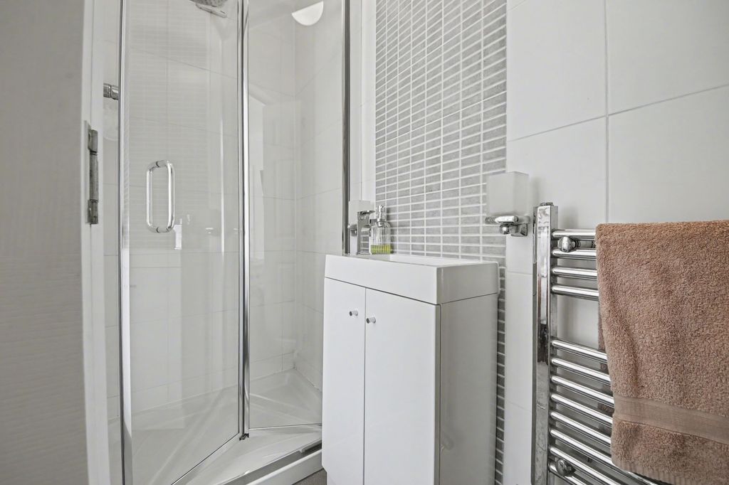Additional image 15 of 4 bed detached house for salePortsmouth Road, Southampton SO19