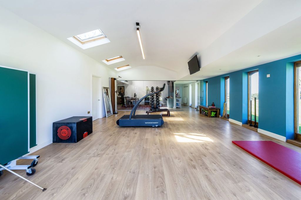 Property photo 3 of 68