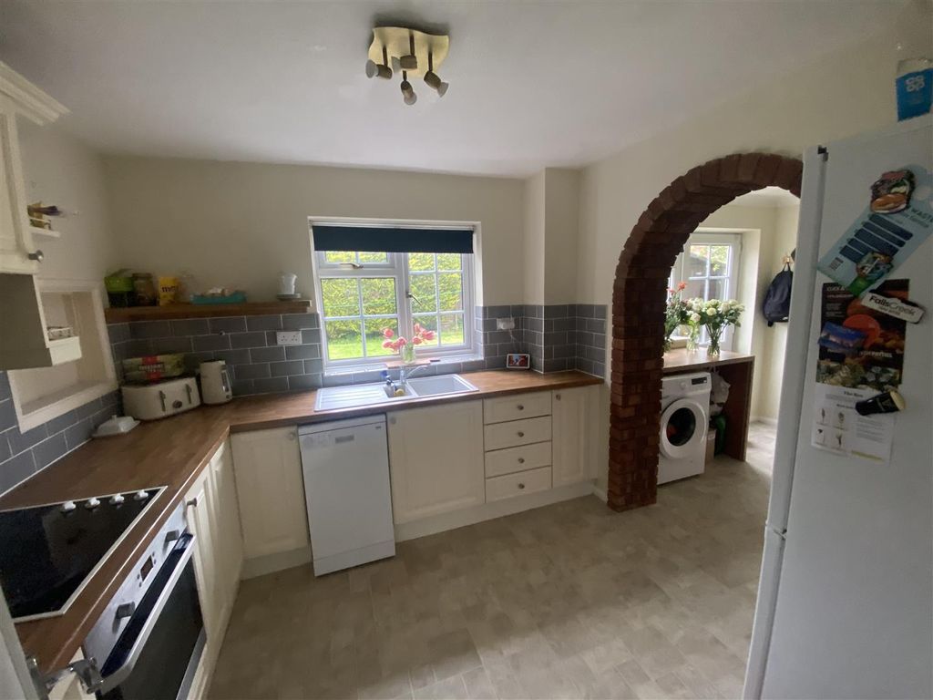 Property photo 2 of 9 Kitchen
