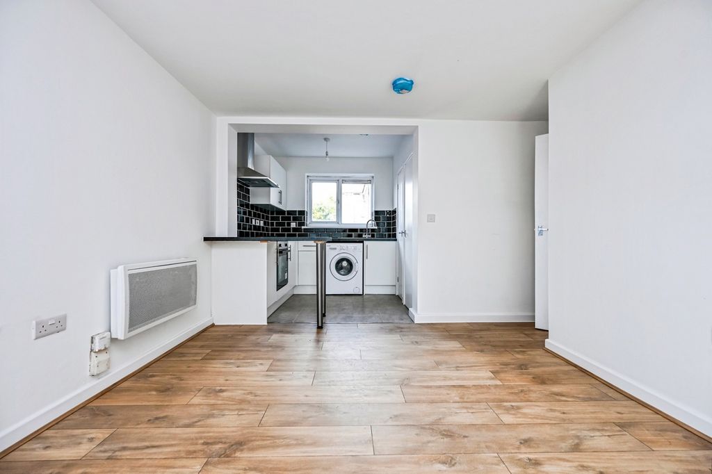 Property photo 3 of 13 Pbox-Img.Jpg