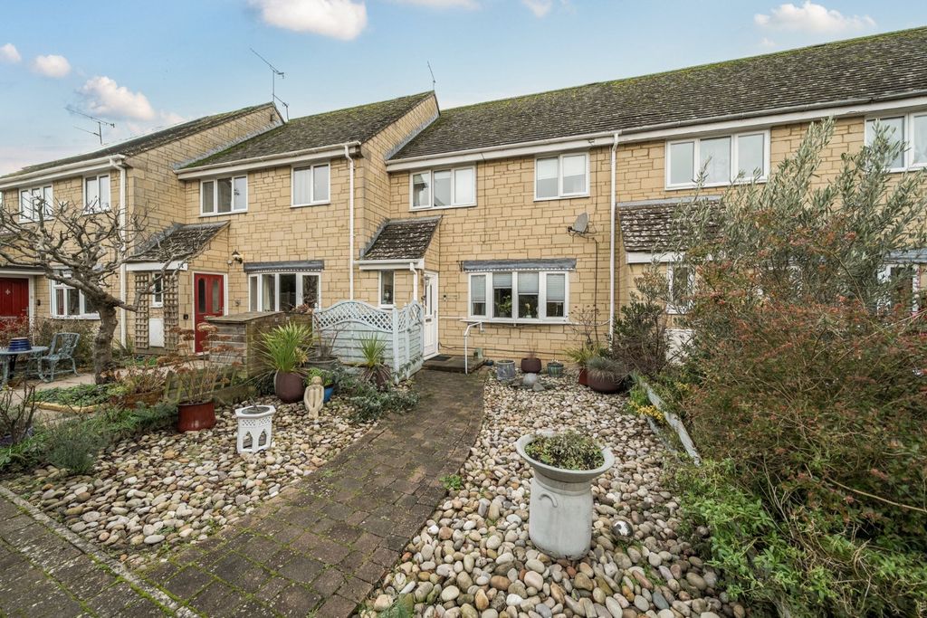 Property photo 1 of 18 Front