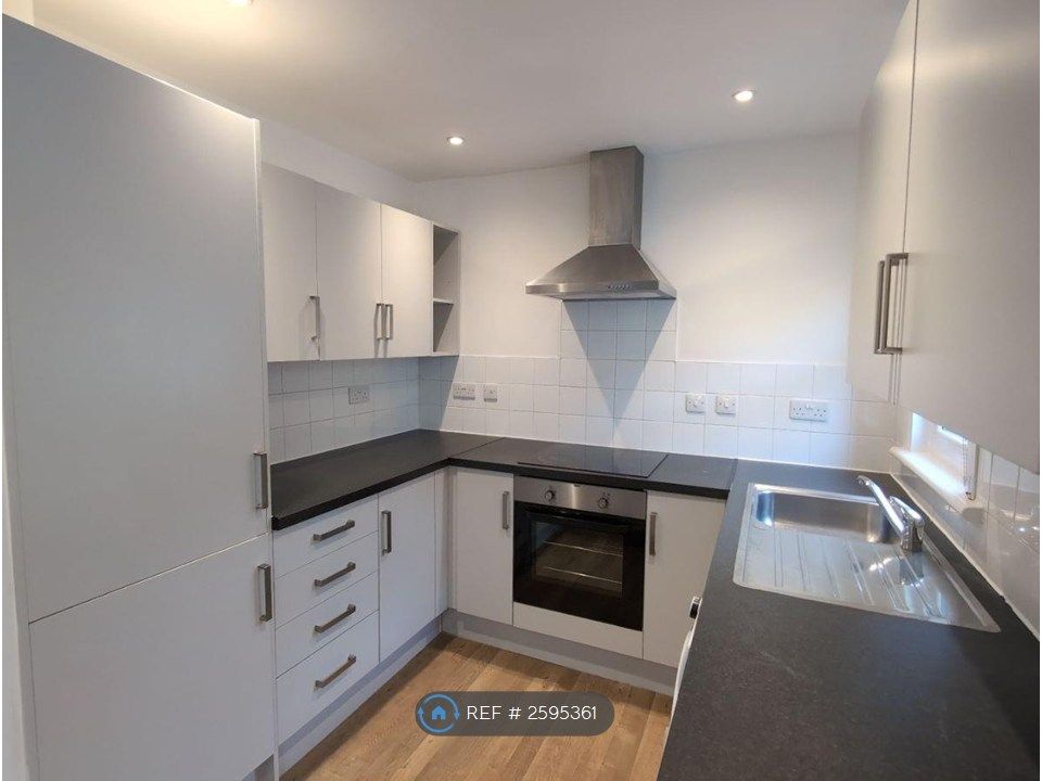 Property photo 3 of 18 Kitchen