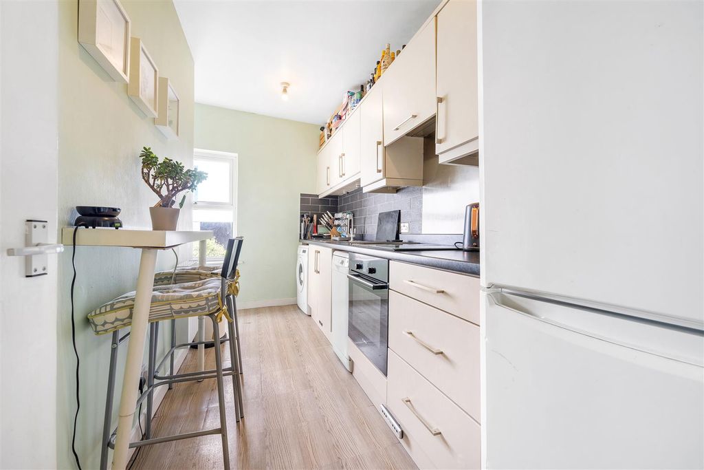 Property photo 2 of 10 Green Lane-7.Jpg