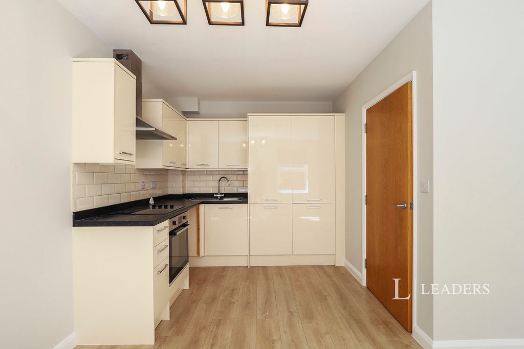 Property photo 2 of 11 Kitchen