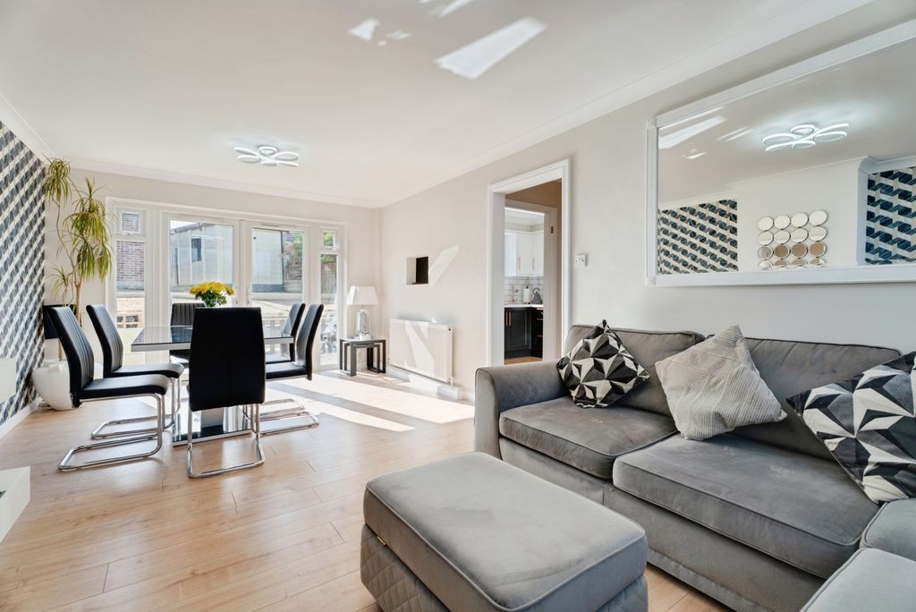 Property photo 3 of 18 Pbox-Img.Jpg
