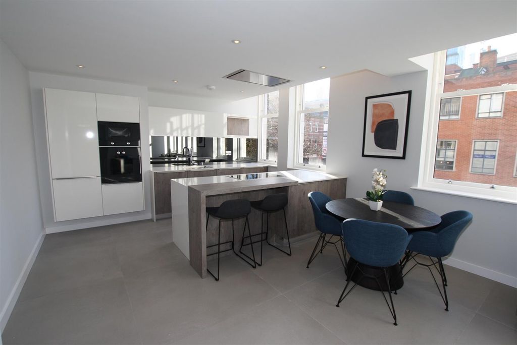 Property photo 1 of 11 Kitchen