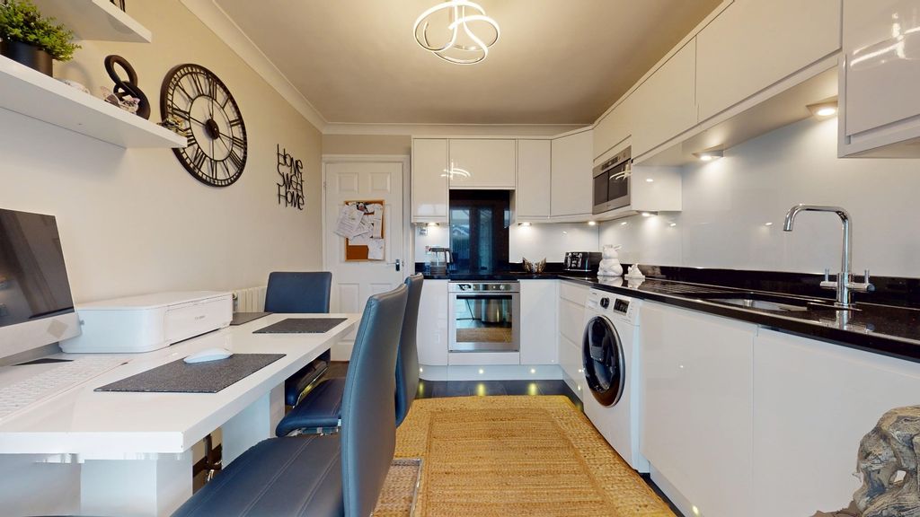 Property photo 2 of 18 3143153