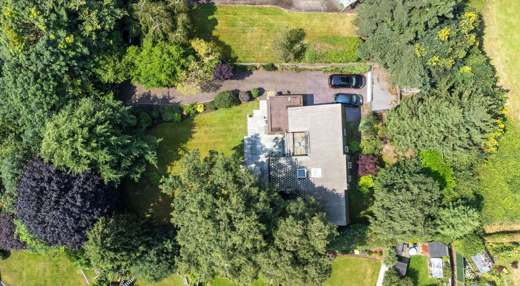 Property photo 2 of 31