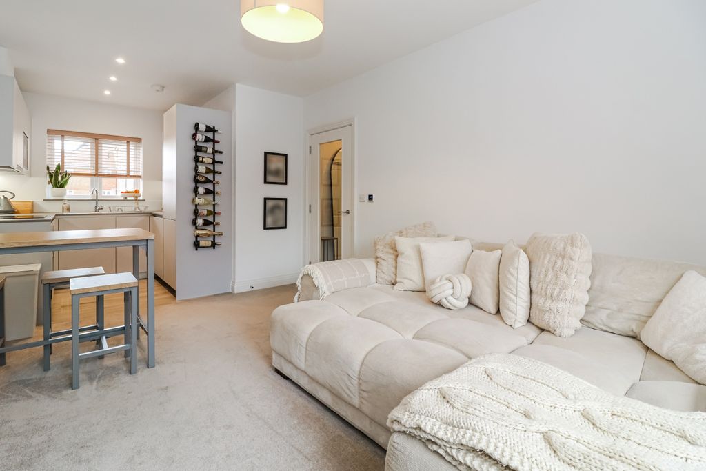 Property photo 2 of 35