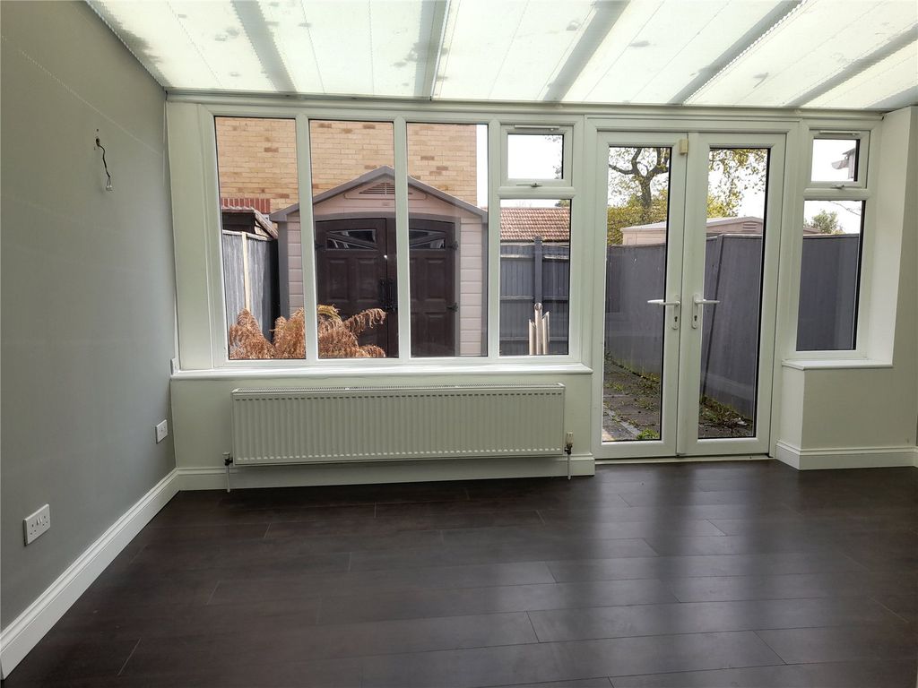 Property photo 3 of 8 Conservatory