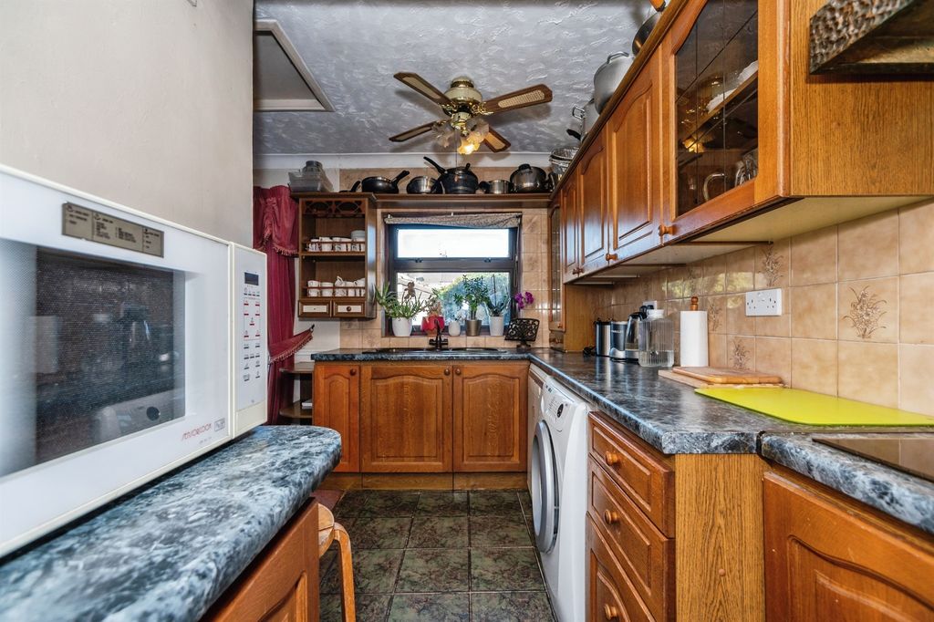 Property photo 3 of 14