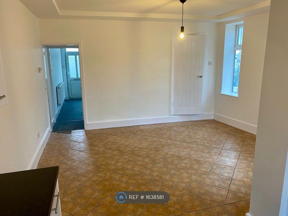 Property photo 3 of 10 Kitchen Diner