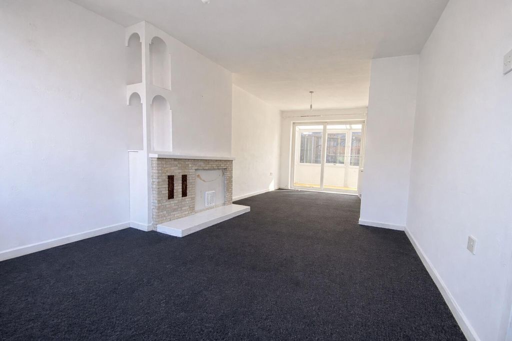 Property photo 2 of 10 Living Room