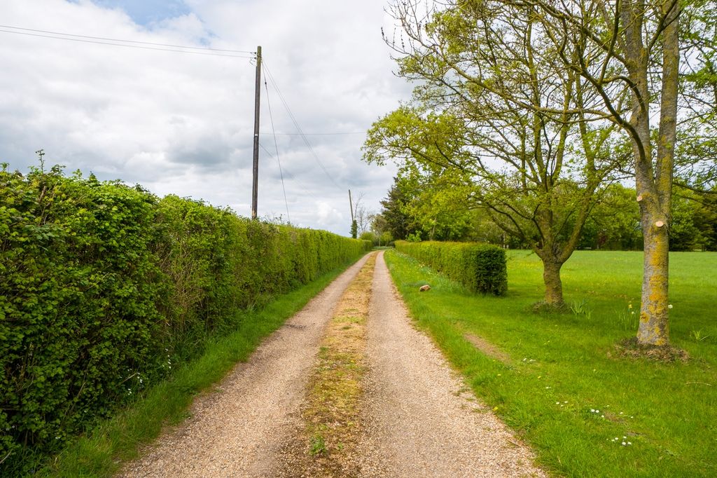 Property photo 2 of 35