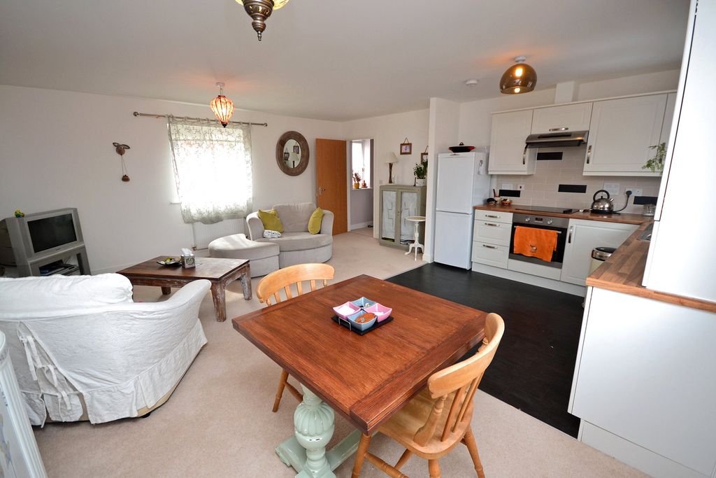 Property photo 2 of 7 Kitchen/Sitting Room