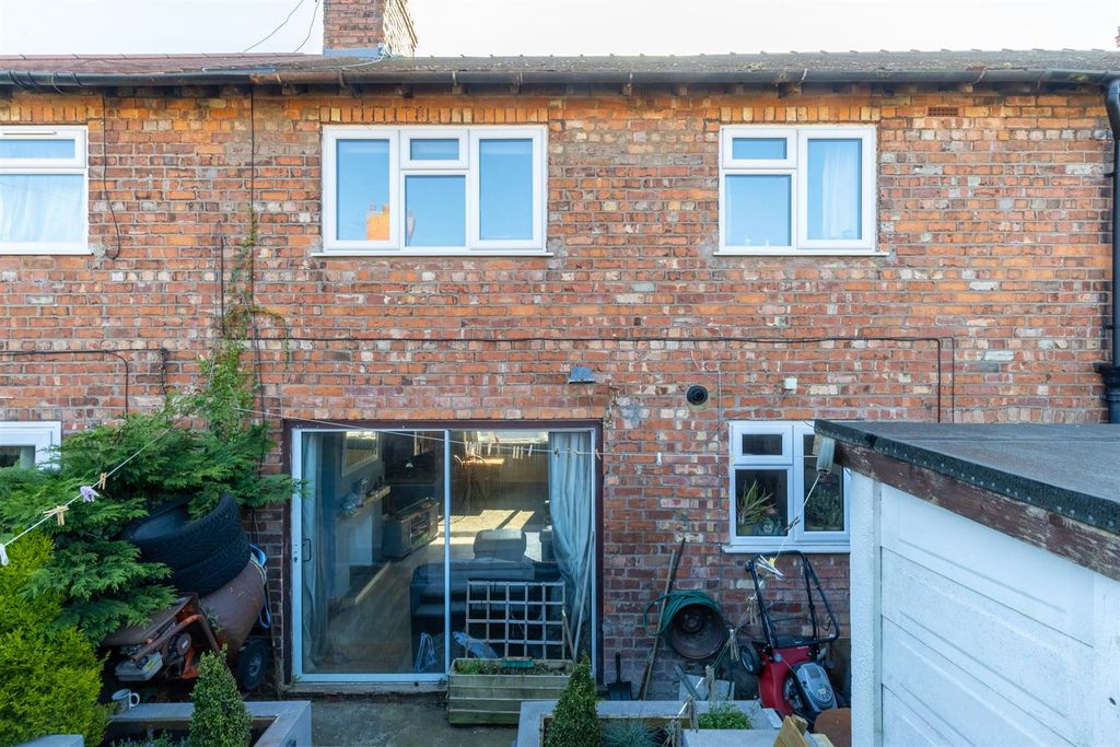Property photo 3 of 14 7Blakelowcrescent-14.Jpg
