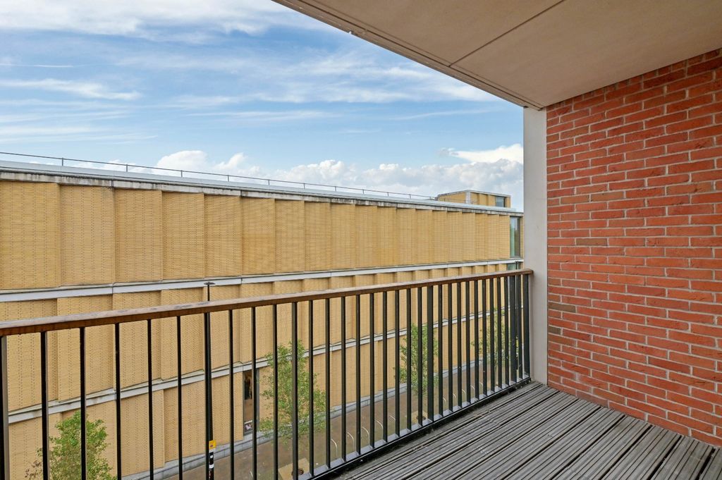 Property photo 2 of 11 Balcony
