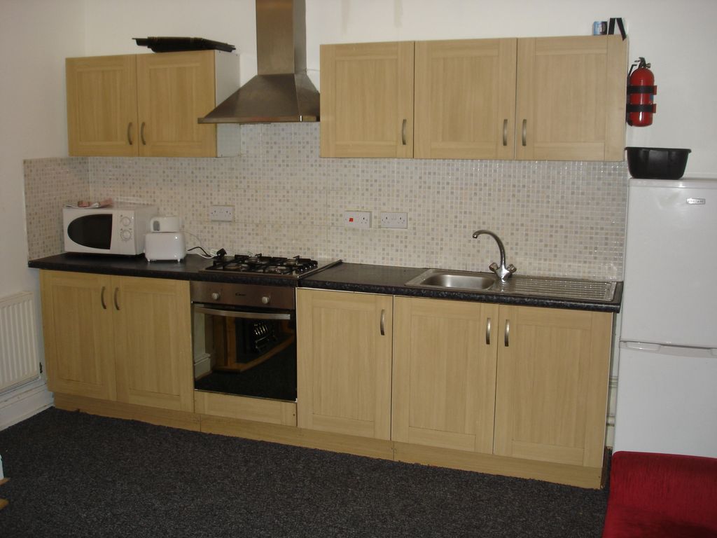 Property photo 1 of 7 Kitchen / Lounge
