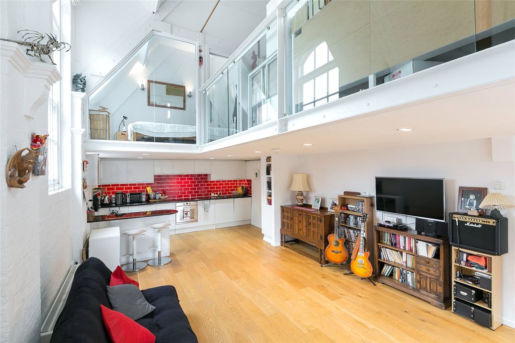 Property photo 1 of 17 Picture No. 02