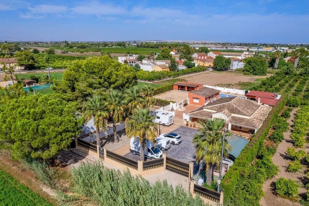 Property photo 1 of 50