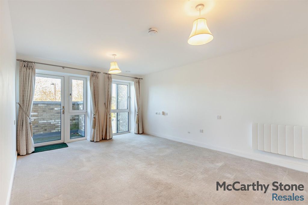 Property photo 3 of 14 8671384-Interior01-800.Jpg