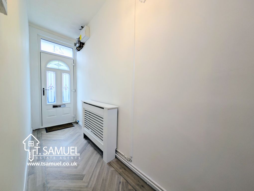 Property photo 2 of 24 Hallway