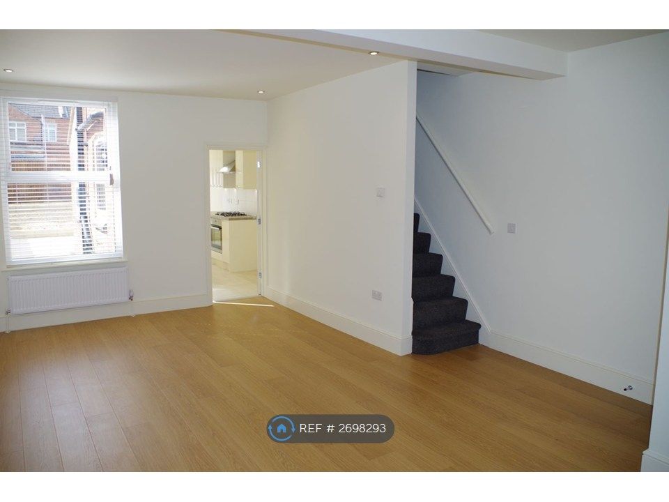 Property photo 3 of 11 Lounge/Diner