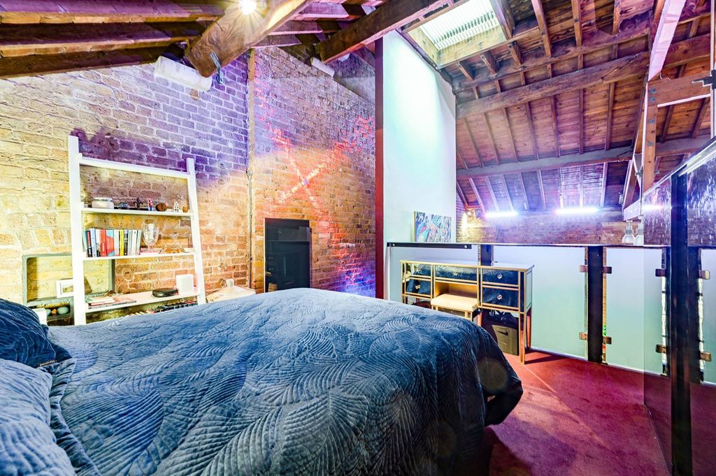 Property photo 1 of 31