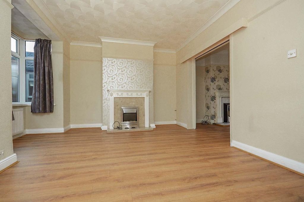 Property photo 3 of 10 Dining Room