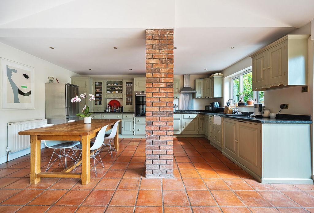 Property photo 2 of 19 Picture 2