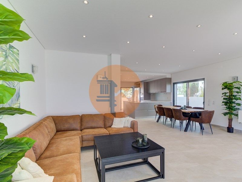 Property photo 3 of 64