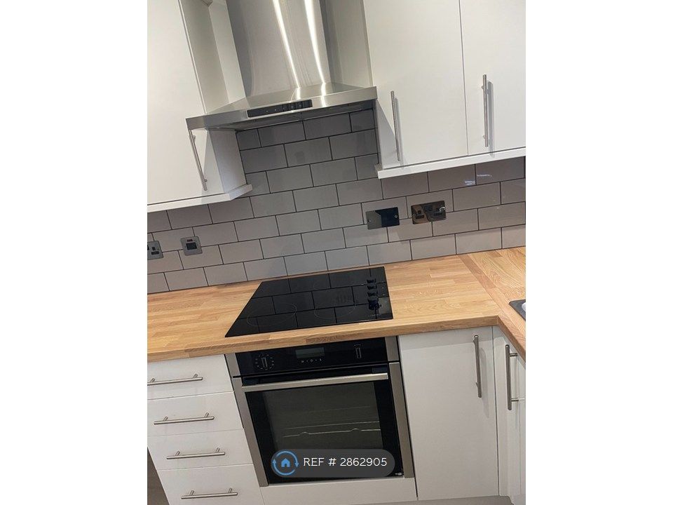 Property photo 3 of 15 Hob And Cooker