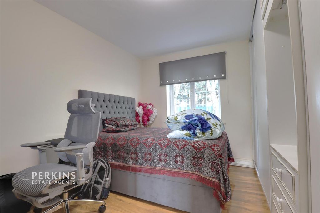 Property photo 3 of 6 Bed 1.Jpg
