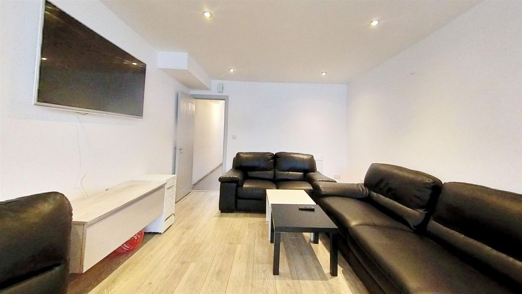 Property photo 1 of 11 243-Tiverton-Road-Li