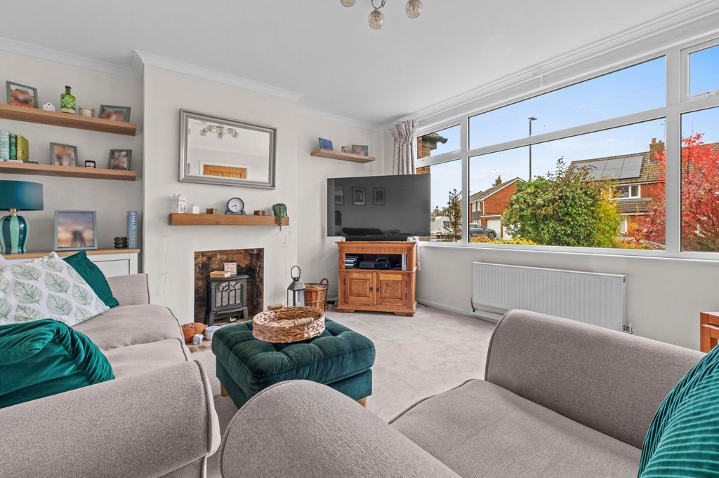 Property photo 2 of 15 Sitting Room