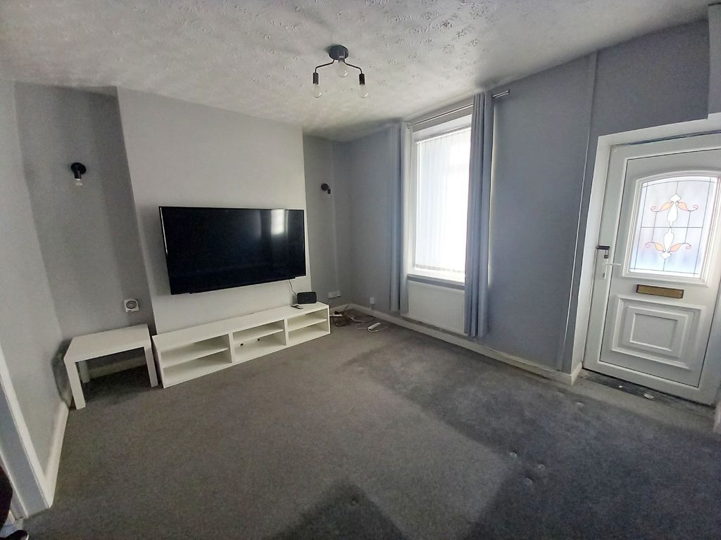 Property photo 2 of 11 Lounge