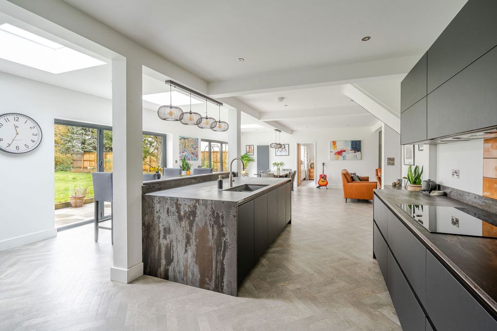 Property photo 3 of 20