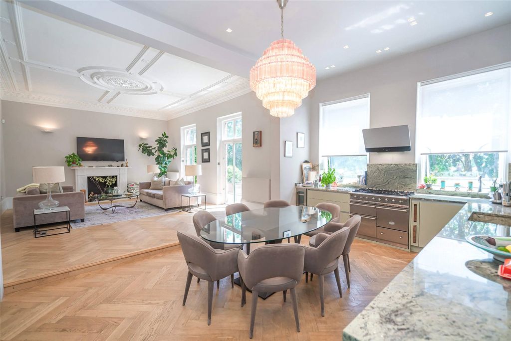 Property photo 1 of 60 Kitchen Reception