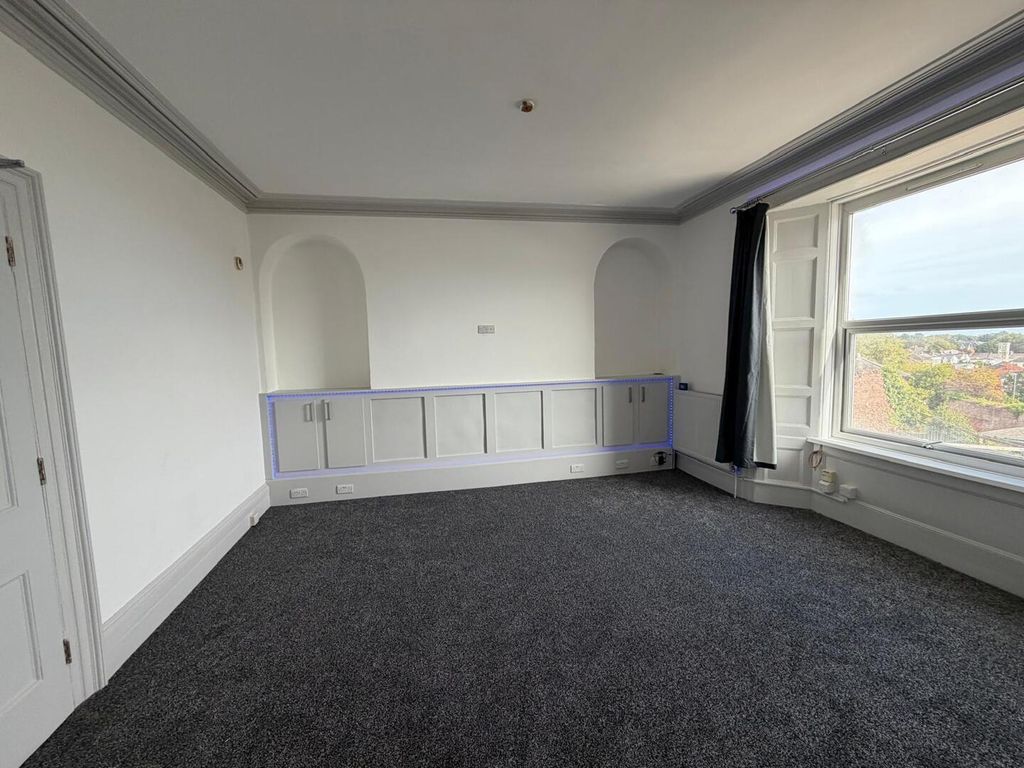 Property photo 3 of 6 Living Room