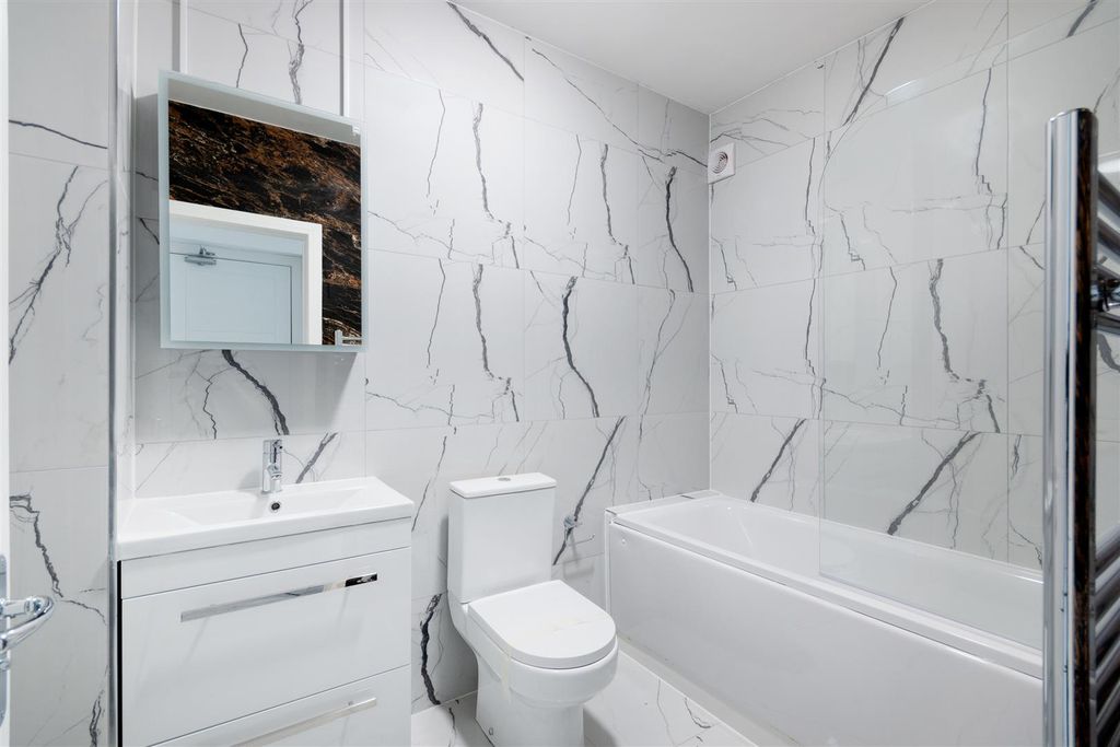 Property photo 2 of 8 Upper Richmond Road 120 F2 Ph13.Jpg
