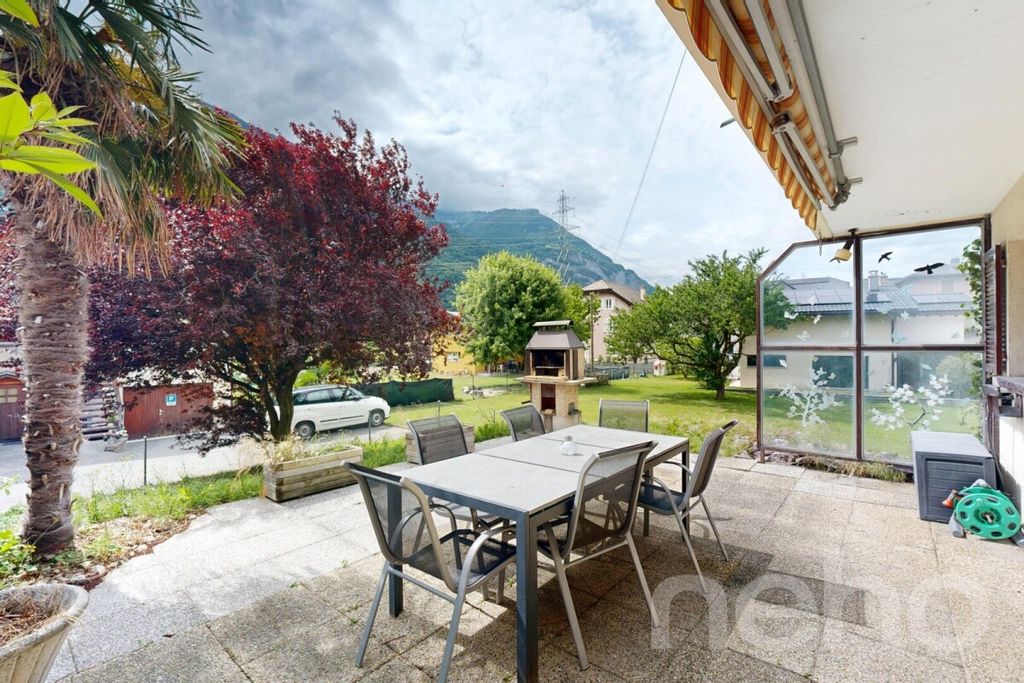 Property photo 2 of 12