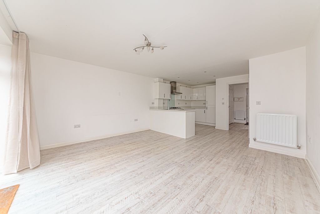 Property photo 3 of 18 Kitchen Dining Room