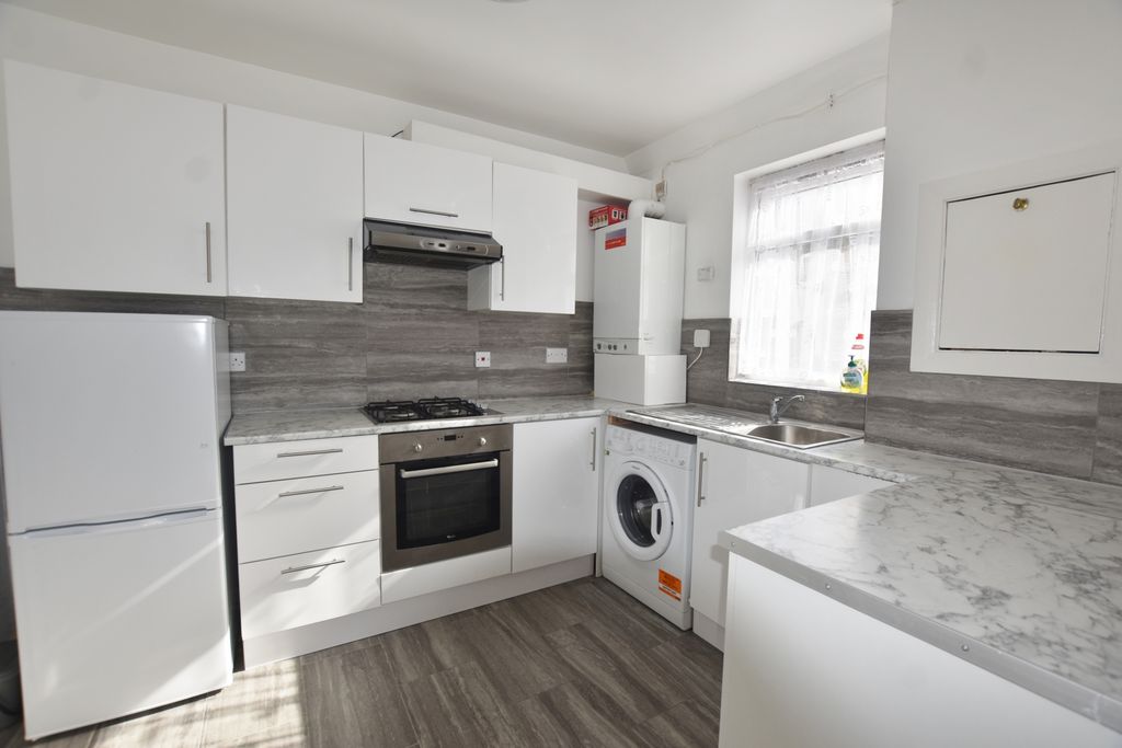 Property photo 2 of 5 Kitchen